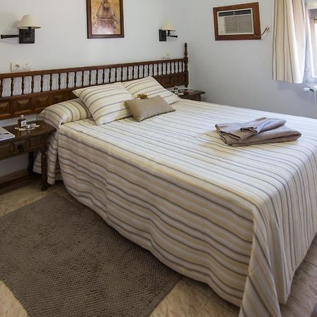 Hostal Alba Taruta Guadalupe  Chambre photo