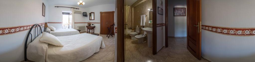 Hostal Alba Taruta Guadalupe  Extérieur photo