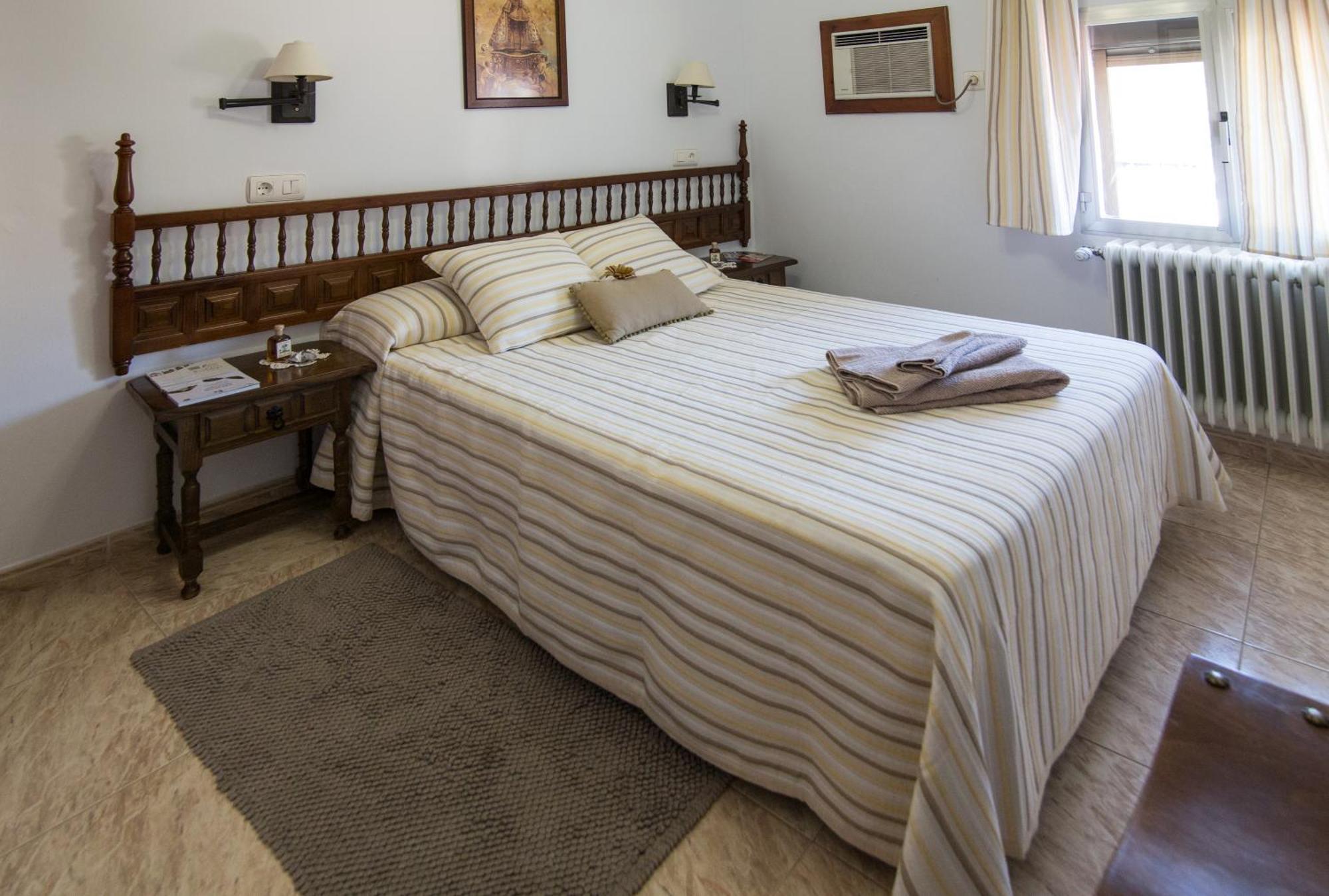 Hostal Alba Taruta Guadalupe  Chambre photo