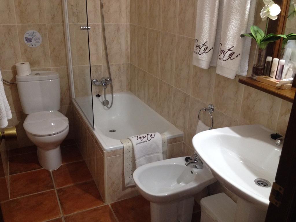 Hostal Alba Taruta Guadalupe  Extérieur photo