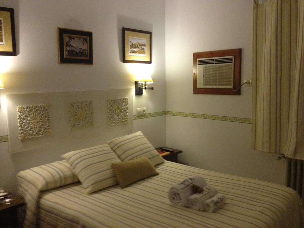 Hostal Alba Taruta Guadalupe  Extérieur photo