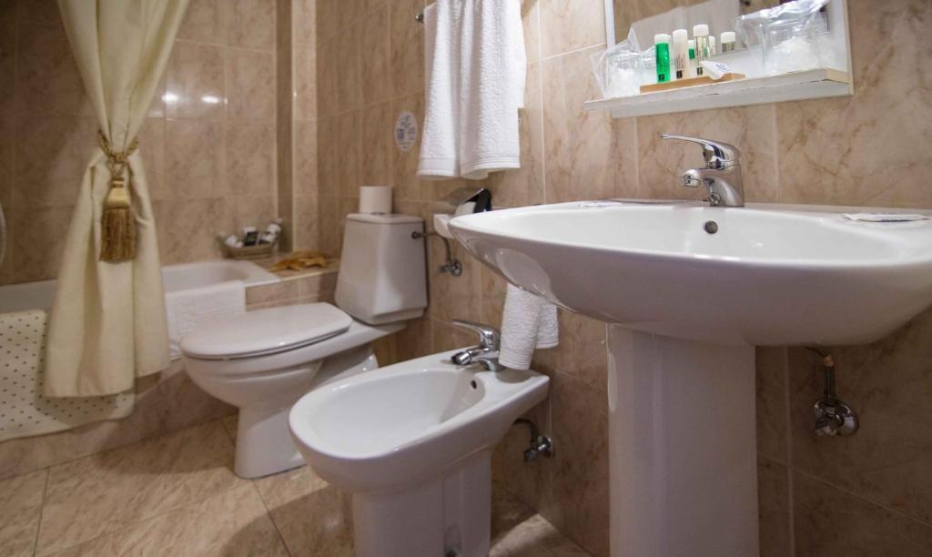 Hostal Alba Taruta Guadalupe  Extérieur photo