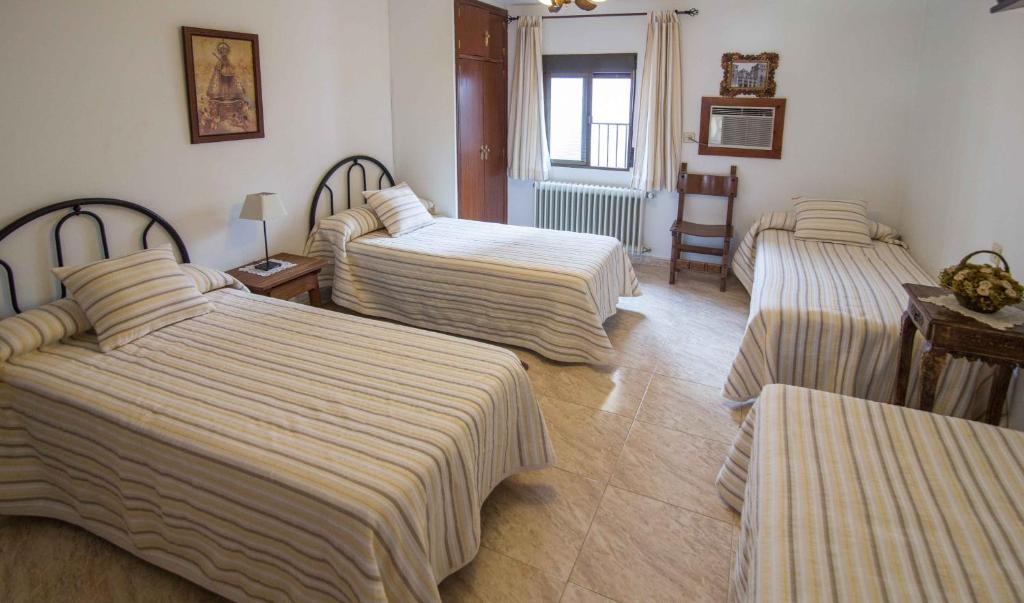 Hostal Alba Taruta Guadalupe  Extérieur photo