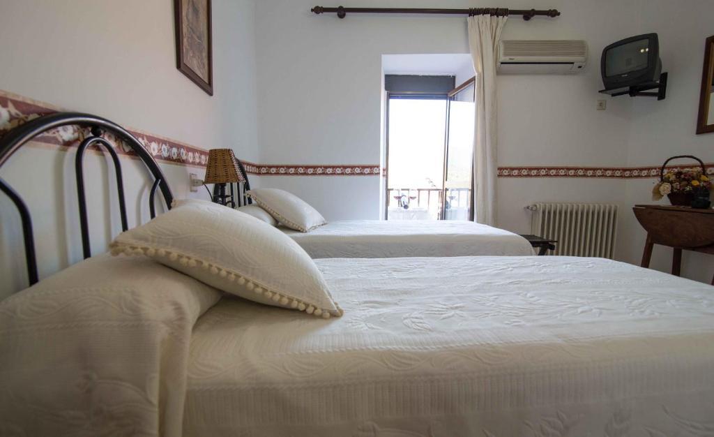 Hostal Alba Taruta Guadalupe  Extérieur photo