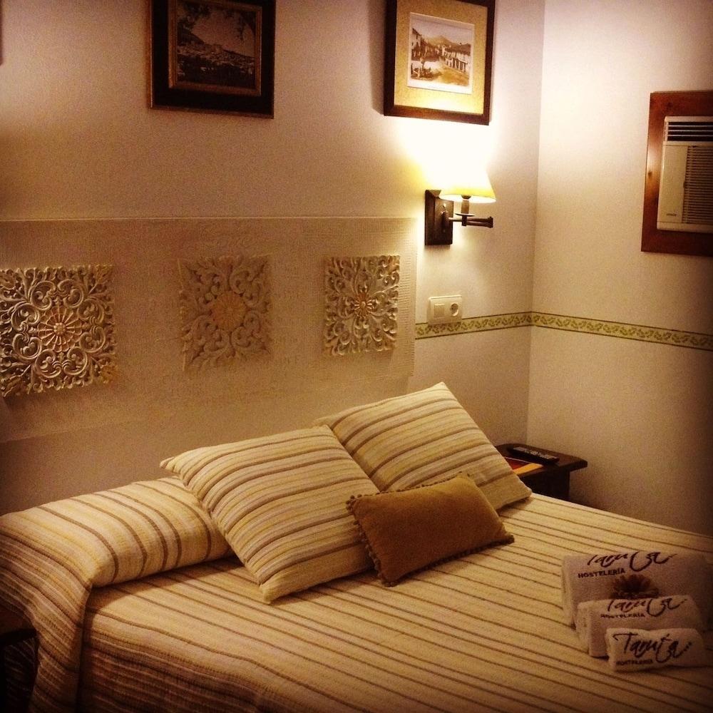 Hostal Alba Taruta Guadalupe  Extérieur photo